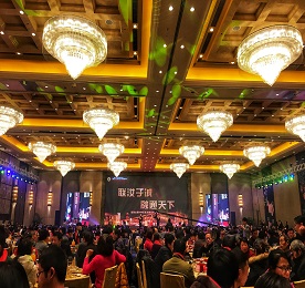 时光荏苒，又是一年飘雪过，岁月更迭，恰是新年浪漫时。1月5日晚，由ob电竞集团旗下江苏联融金融服务有限公司主办，以“联汝于诚 融通天下”为主题的2017年年会暨客户答谢会在常州市武进区希尔顿酒店盛大举行！公司领导与近千人客户朋友欢聚一堂，共襄盛宴！
