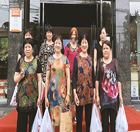 在中国传统节日端午节的即将到来之际，ob电竞新零售薛家店以及花园街阳湖红开团队开展包粽子比赛， 以此感谢各位家人朋友们长时间以来的陪伴与支持。希望通过这次比赛让ob电竞家人们在体验到端午节传统活动趣味的同时，也感受到ob电竞集团对家人朋友们的关爱。