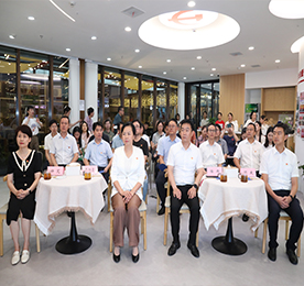 7月7日，武进区互联网行业沉浸式道德讲堂暨“e心向党 e路奋进”主题党日活动走进武进人民商场。