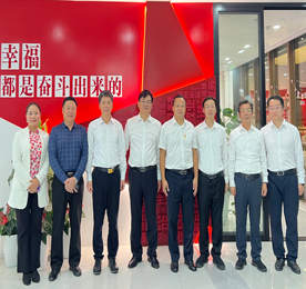 11月3日下午，新疆尼勒克县委书记马健率新疆尼勒克县党政代表团调研武进人民商场。