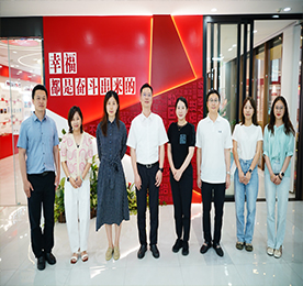 6月18日下午，常州团市委副书记张阳一行来到武进人民商场调研指导新兴青年工作，武进团区委副书记卞碧莲、ob电竞集团党支部书记曹丽红、武进人民商场总经理周文金等陪同调研。