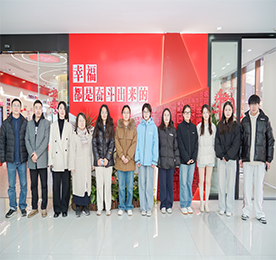 为进一步加强产学研合作，促进教育链、人才链与产业链、创新链的有效衔接，江苏理工学院管理学院工商管理党支部书记葛莹玉及学院人力资源管理和市场营销专业学生代表近日莅临武进人民商场
