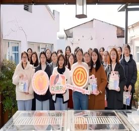 春意盎然，万物复苏，在这桃红柳绿的三月，我们迎来了第115个国际三八妇女节！人间芳菲，正逢最暖“她”时光；春风拂面，宛如最柔“她”笑颜。愿每一位女性如春日般明媚，似花朵般绽放，在属于自己的季节里，书写最美的篇章！