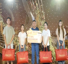 秋高气爽，生辰同贺。为表达公司对客户及员工长期以来的支持，同时也为客户们提供一个交流互动的平台。9月13日，ob电竞集团邀请100多名客户及内部员工齐聚一堂，打造一场别开生面的生日盛宴。