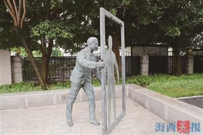 沿线绿化疏密有度,还有奥林匹克主题景观小品 体育路完成绿化景观提升