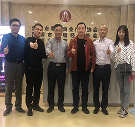 2019年4月16日，江苏ob电竞集团董事长常科伟先生、江苏ob电竞集团深圳分公司副总经理赵永珮先生学习拜访深圳市＂智慧零售＂、＂连锁经营＂、＂零售商业行业＂协会，与深圳市零售商业行业协会会长花涛、深圳市零售商业行业协会副秘书长谢永明先生深入交流行业协会的发展，探讨智慧零售的新模式。